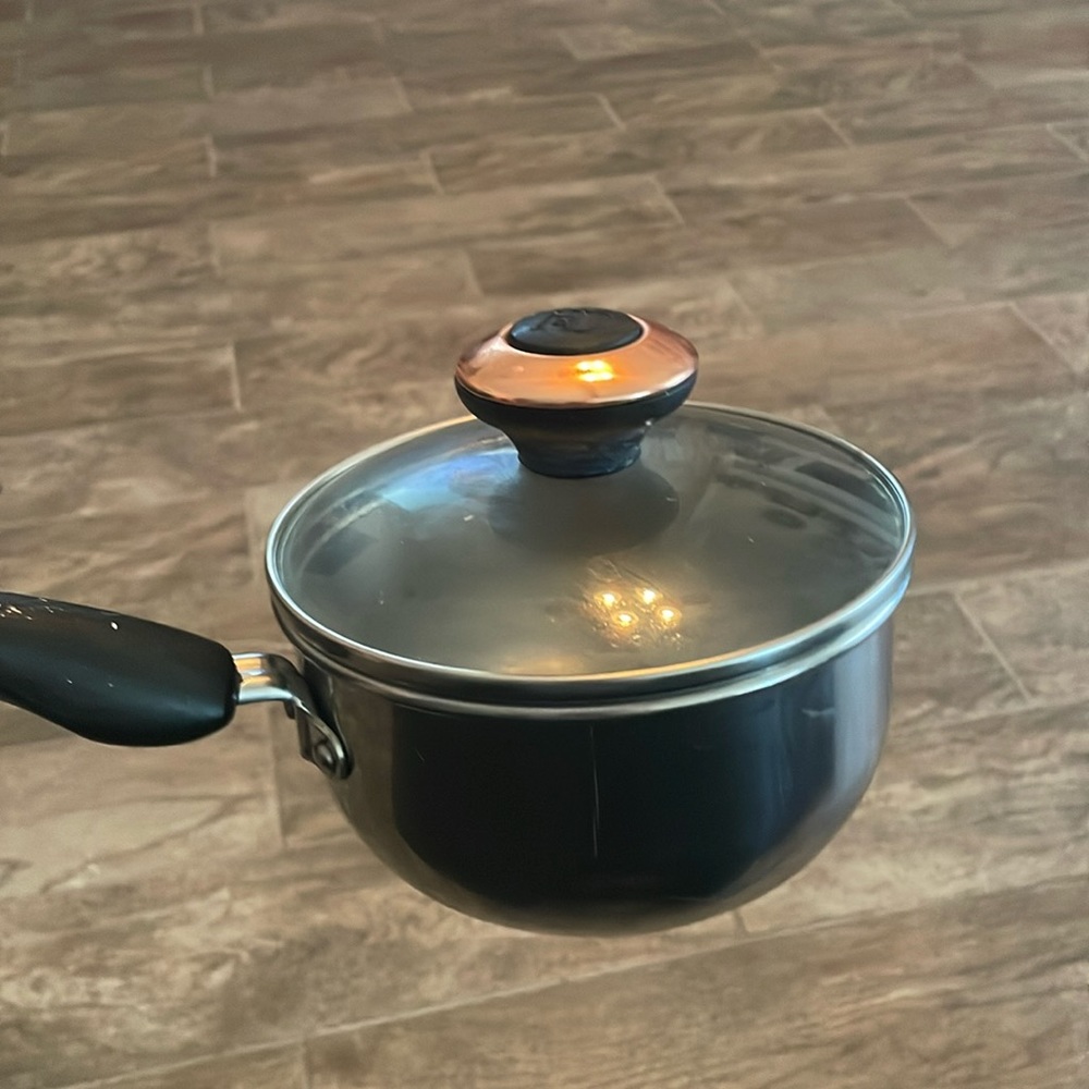 Paula Dean sauce pan